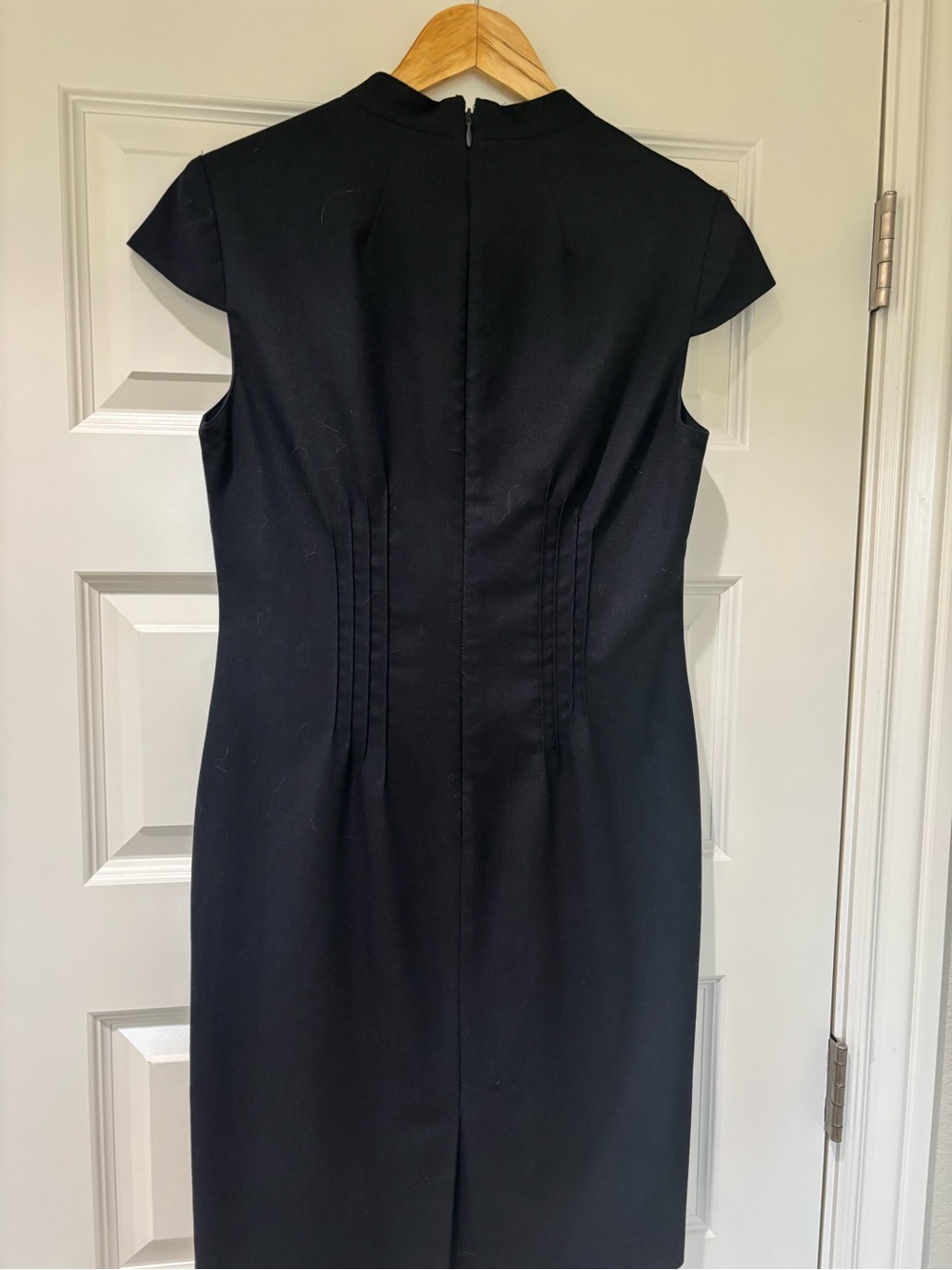 ANTONIO MELANI Sz 8 Black Sheath Dress Midi V Neck Cap Sleeves Pleated EUC - Picture 5 of 10
